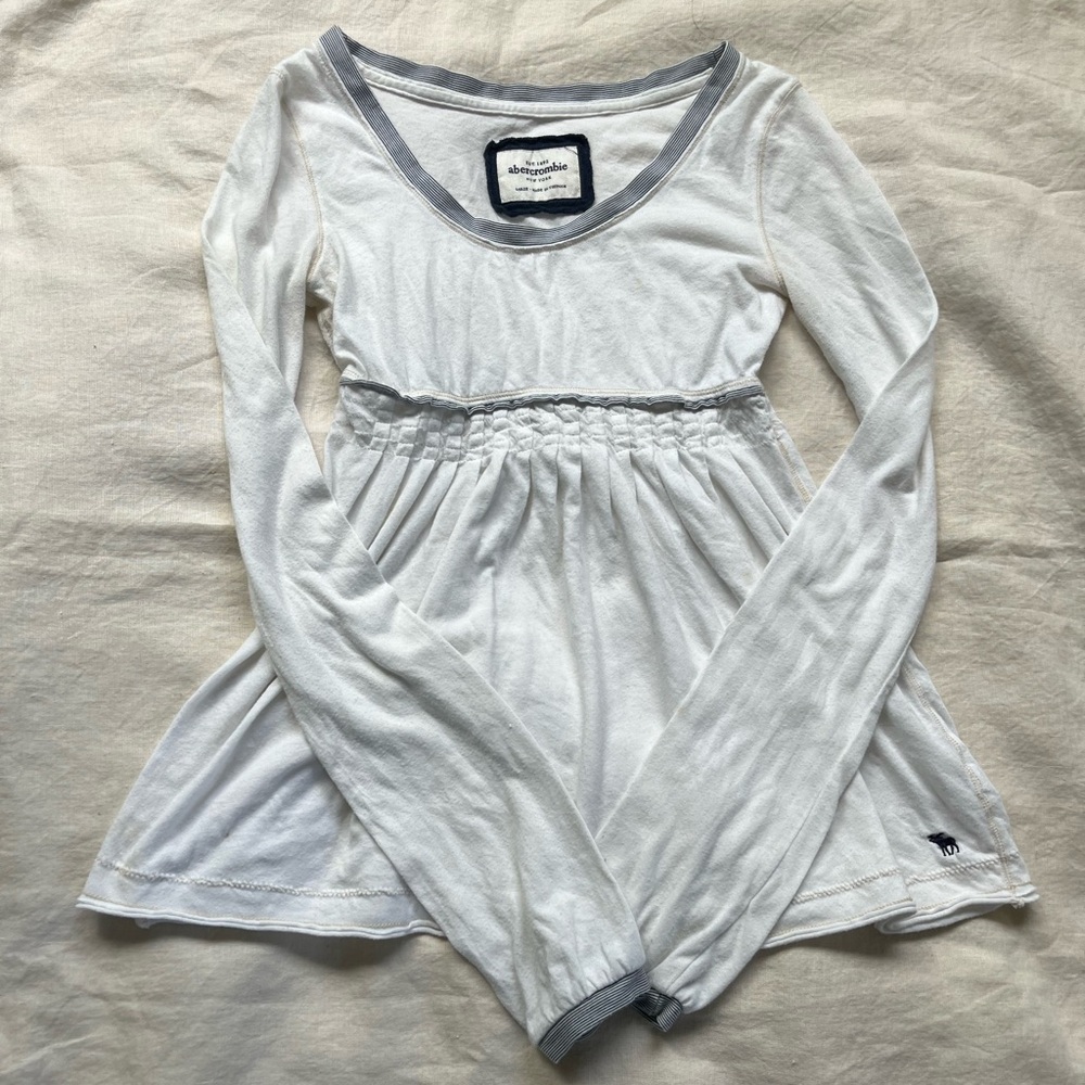 Abercrombie and fitch white pleated babydoll top with blue lining